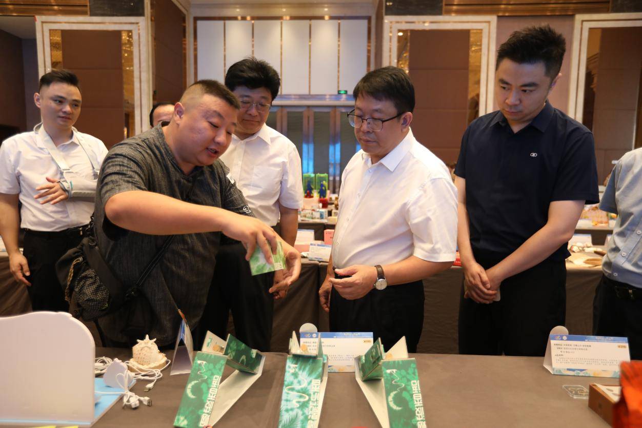 赛圆满收官 60件作品脱颖而出彰显“琼岛潮创”新魅力ky开元棋牌”南国“杯2025海南省第十届旅游商品大(图3)