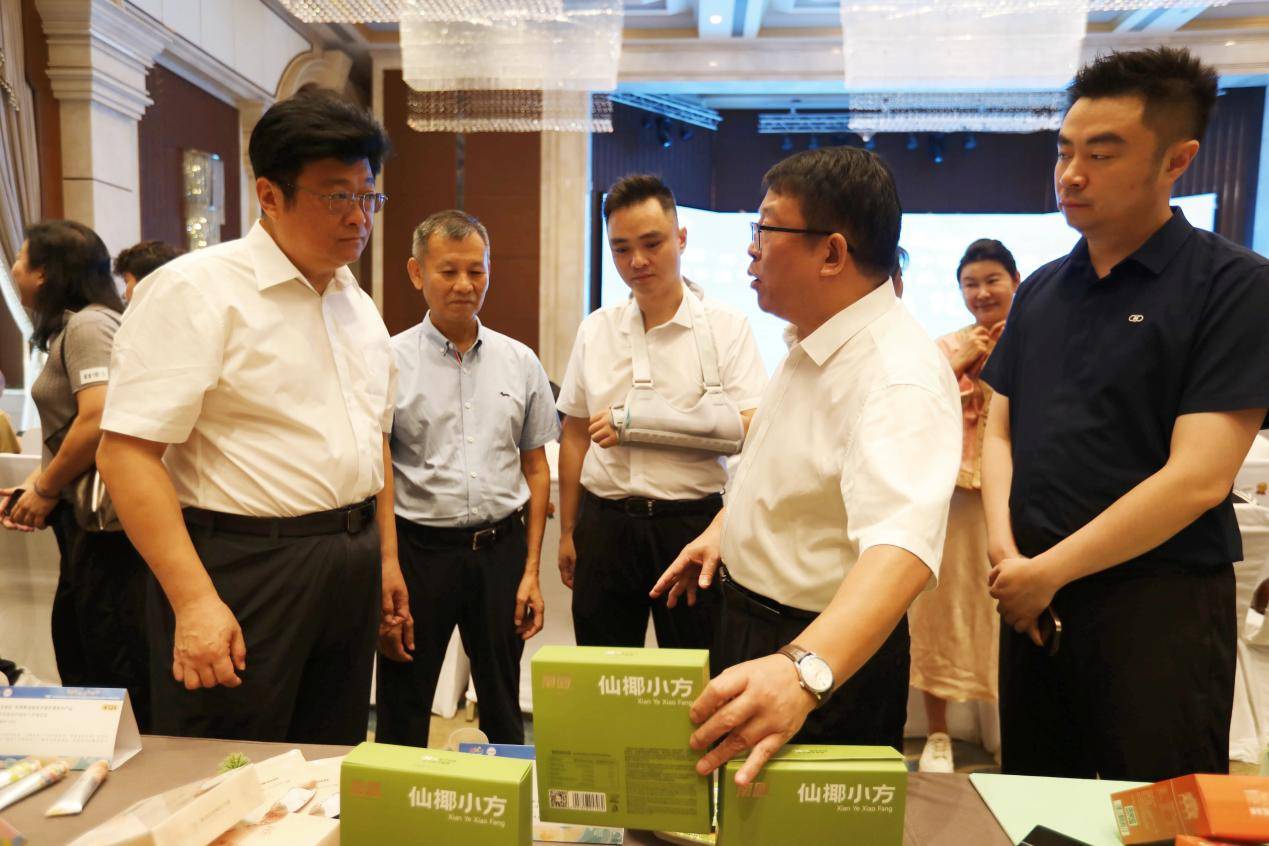 赛圆满收官 60件作品脱颖而出彰显“琼岛潮创”新魅力ky开元棋牌”南国“杯2025海南省第十届旅游商品大(图6)